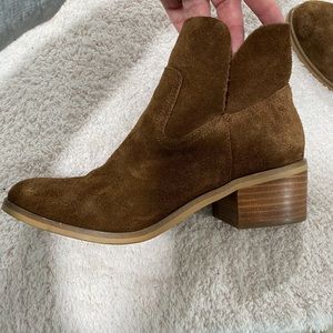 Steve Madden booties and good conditions